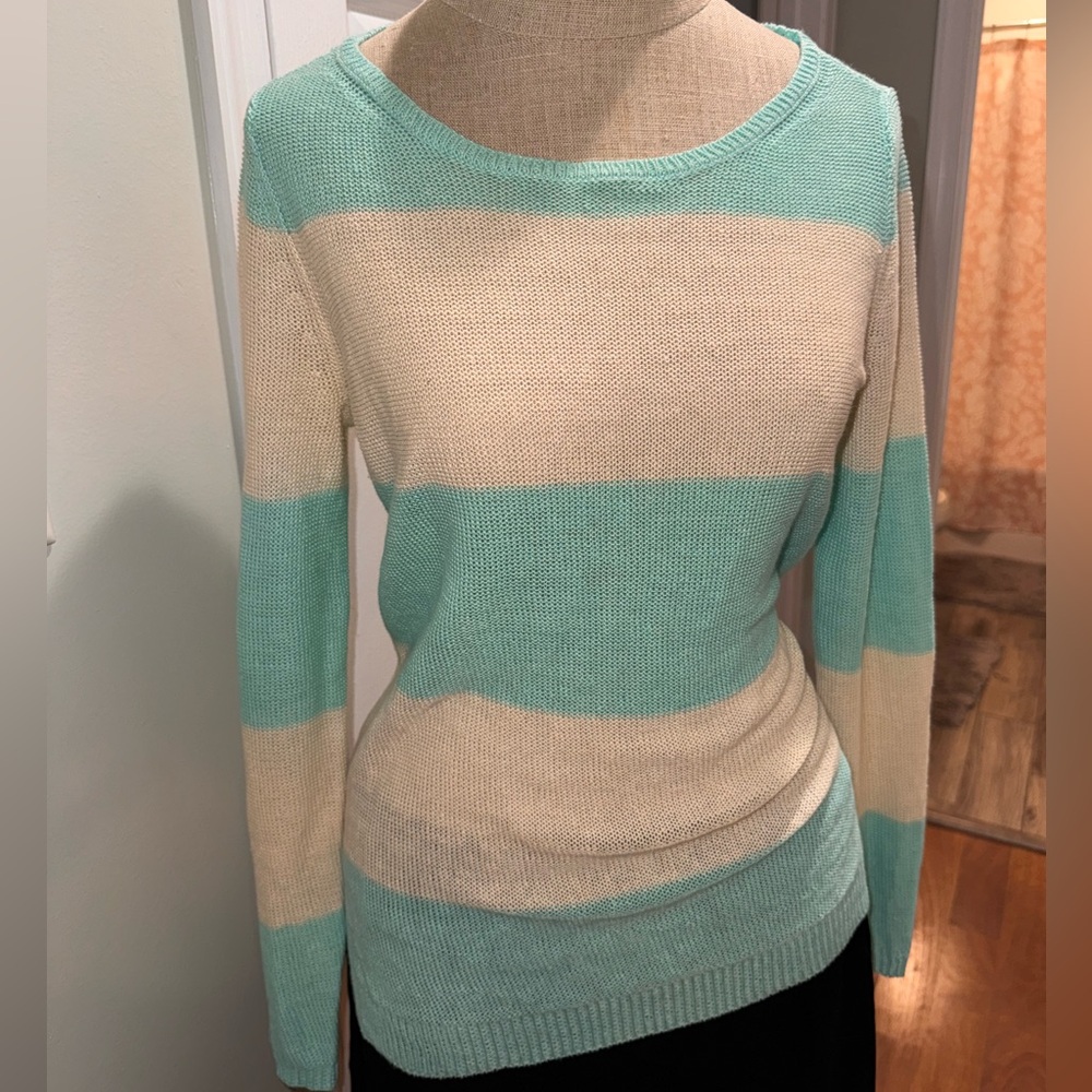 Vineyard vines Striped blue and Cream lightweight 100% linen Sweater